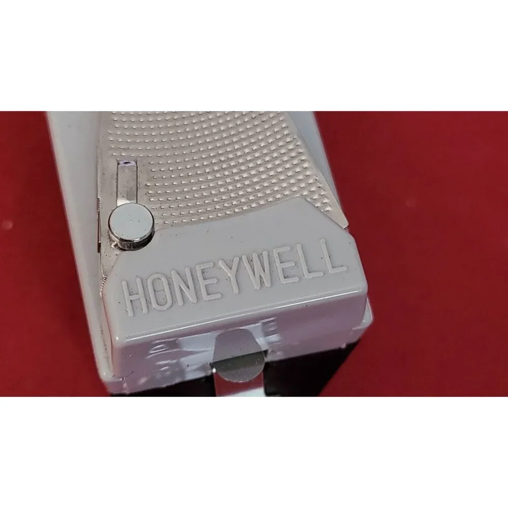 Vintage Lot of Photography Honeywell Tilt-A-Mite + Honeywell Auto Strobonar 360